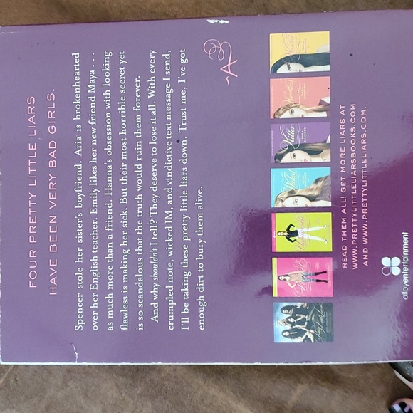 Pretty Little Liars Books by Sara Shepard - Picture 4 of 4